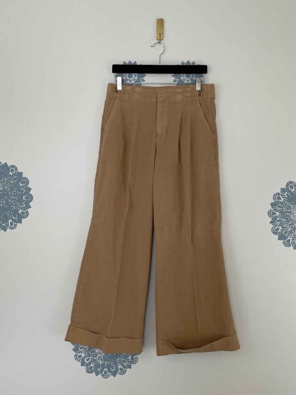 American Eagle High Rise Wide Leg Pleated Khaki Trouser Pants Size 8